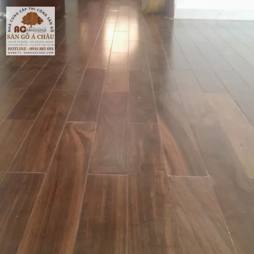 sàn gỗ chiu liu tự nhiên lát hoàn thiện trong nhà ở