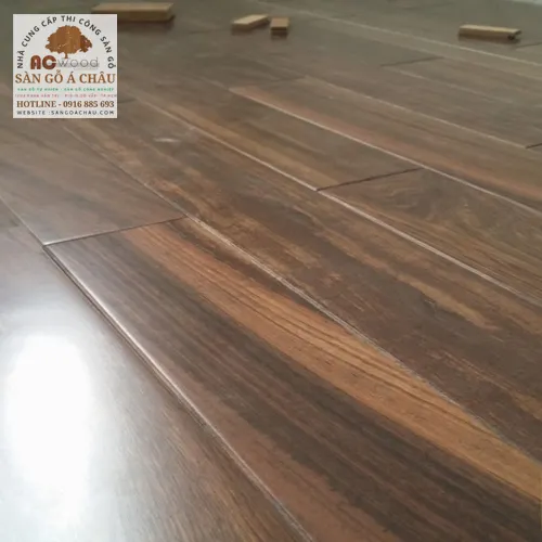 cận cảnh vân gỗ sàn chiu liu tự nhiên sau khi lắp đặt