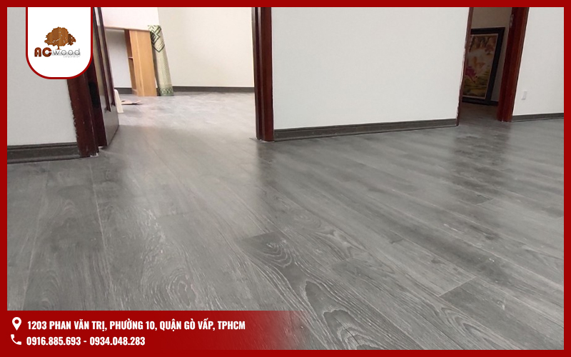 Chung cư nên lát sàn gạch hay sàn gỗ?