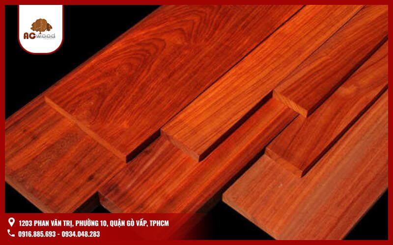 Gỗ hương là một loại gỗ quý hiếm được ưa chuộng trong chế tác đồ nội thất cao cấp. Tuy nhiên, không phải loại gỗ hương nào cũng có chất lượng và giá trị như nhau. Dưới đây là một số loại gỗ hương phổ biến và đặc điểm của từng loại: