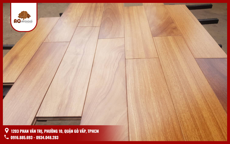 Sàn gỗ gõ đỏ Nam Phi là một trong những ứng dụng phổ biến nhất của loại gỗ này. Màu vàng đỏ tự nhiên của sàn gỗ gõ đỏ Nam Phi mang đến vẻ đẹp độc đáo, tạo nên không gian gần gũi, gắn kết mọi người trong gia đình lại với nhau