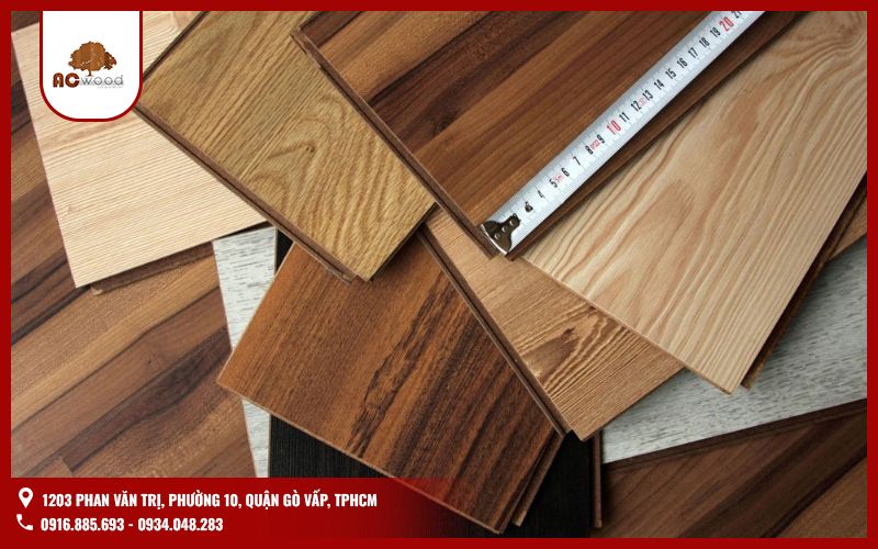 Ngoài việc phân loại theo chất liệu, sàn gỗ còn được chia thành các nhóm dựa theo tính năng sử dụng. Việc chọn đúng loại sàn gỗ phù hợp với nhu cầu giúp kéo dài tuổi thọ sản phẩm và đảm bảo tính thẩm mỹ.