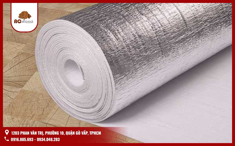 Bước 2: Trải lớp lót sàn